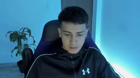 Independence model AbelAsburgo online show from 11-06-25, 12:55