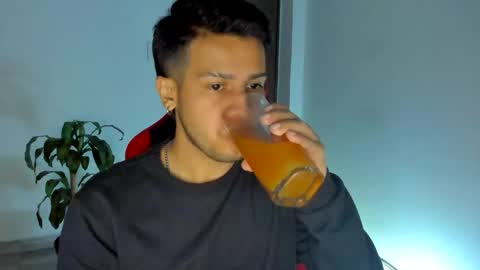 Independence model AbelAsburgo online show from 12-16-25, 01:21