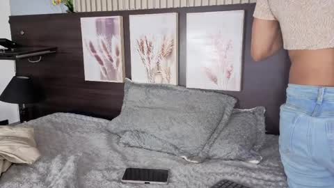abella_as_ online show from 05-16-26, 10:36