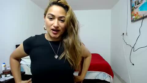 ximena online show from 11-06-25, 01:23