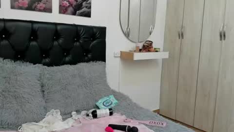Snapshot of abigail_f00x chatting on 06-20-26, 12:52 Abigail online show from 06-20-26, 12:52