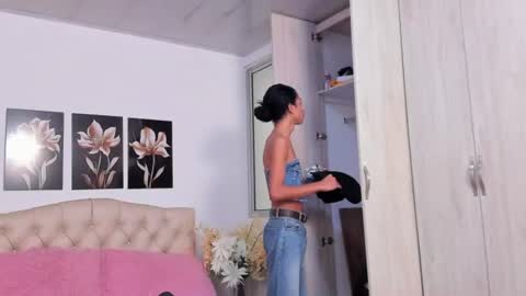 Snapshot of abigail_f00x chatting on 07-12-26, 01:24 Abigail online show from 07-12-26, 01:24