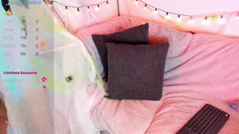 Snapshot of abigail_luna_ chatting on 10-10-25, 05:17 abi online show from 10-10-25, 05:17