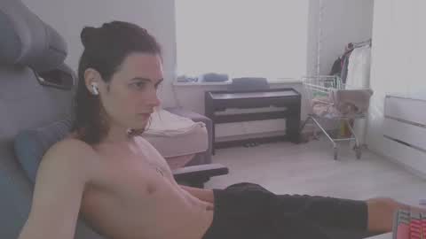 hi  cum in pvt noi extra tip online show from 03-02-25, 09:42