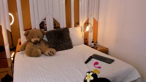 abril_cooper11 online show from 10-13-25, 08:09