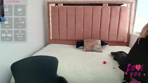 Snapshot of abril_fox__ chatting on 03-23-26, 07:29 Abril Fox online show from 03-23-26, 07:29