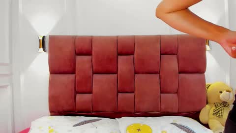 Abril jones online show from 01-07-25, 04:50