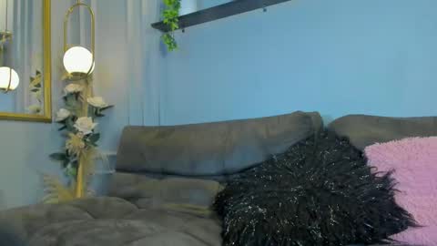 Abril jones online show from 10-15-25, 05:07