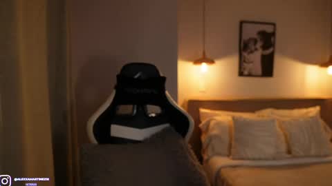 My name is Alexa. Please say hello I like to chat with you. If you have requests please use tip online show from 06-04-26, 10:16