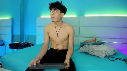 Abril and Julian online show from 02-25-26, 12:04