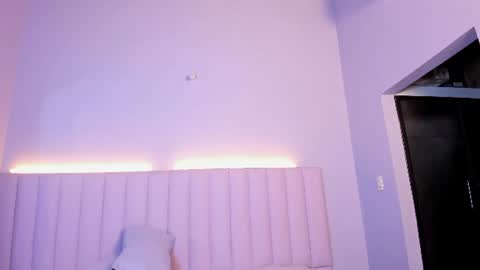 Snapshot of abrilandjulian chatting on 06-17-26, 12:07 Abril and Julian online show from 06-17-26, 12:07