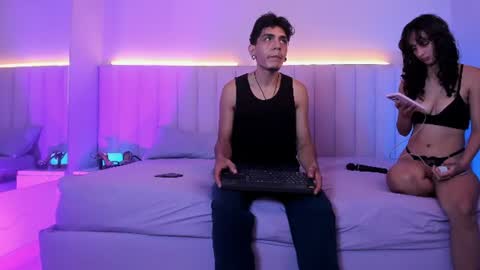 Snapshot of abrilandjulian chatting on 06-24-26, 12:15 Abril and Julian online show from 06-24-26, 12:15