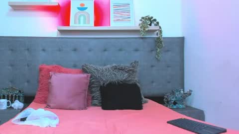 Snapshot of abrilrussell_ chatting on 07-28-26, 02:24 Abril online show from 07-28-26, 02:24