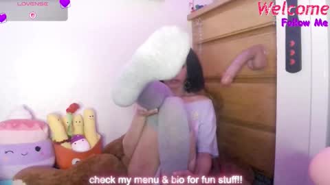 Snapshot of abruisedpeach chatting on 11-22-25, 02:43 Peach online show from 11-22-25, 02:43