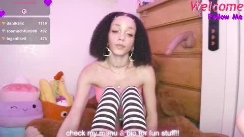 Snapshot of abruisedpeach chatting on 11-30-25, 03:32 Peach online show from 11-30-25, 03:32