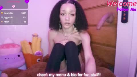 Snapshot of abruisedpeach chatting on 12-21-25, 04:08 Peach online show from 12-21-25, 04:08