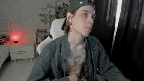 Snapshot of abslut chatting on 07-23-26, 01:53 Nick online show from 07-23-26, 01:53