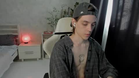 Snapshot of abslut chatting on 07-27-26, 01:18 Nick online show from 07-27-26, 01:18
