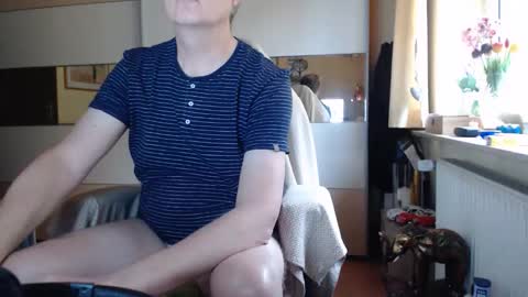 Snapshot of ach471 chatting on 11-01-25, 09:00 ach471 online show from 11-01-25, 09:00