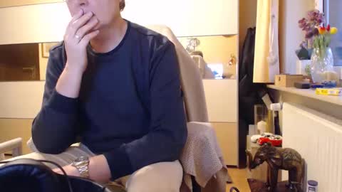 Snapshot of ach471 chatting on 11-14-25, 07:29 ach471 online show from 11-14-25, 07:29