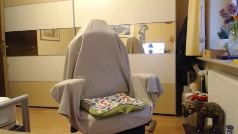 Snapshot of ach471 chatting on 11-28-25, 07:44 ach471 online show from 11-28-25, 07:44