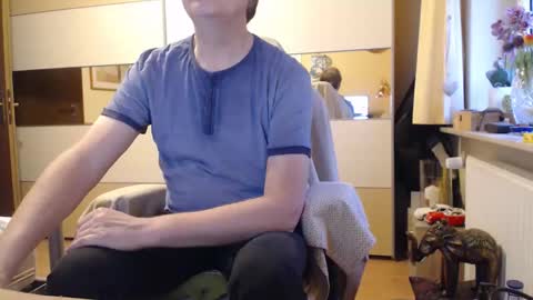 Snapshot of ach471 chatting on 12-04-25, 08:23 ach471 online show from 12-04-25, 08:23