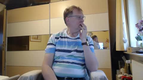 Snapshot of ach471 chatting on 12-19-25, 09:49 ach471 online show from 12-19-25, 09:49