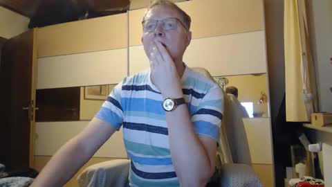 Snapshot of ach471 chatting on 12-21-25, 06:31 ach471 online show from 12-21-25, 06:31