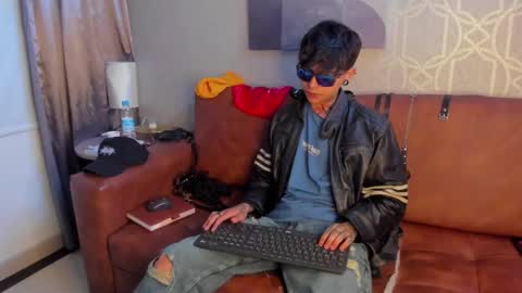 Snapshot of acidmilo chatting on 12-07-24, 02:57 Acid Milo online show from 12-07-24, 02:57