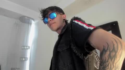 Snapshot of acidmilo chatting on 12-18-24, 04:17 Acid Milo online show from 12-18-24, 04:17