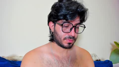 Snapshot of ackerman_eren_ chatting on 02-05-25, 01:44 R. online show from 02-05-25, 01:44