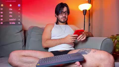 Snapshot of ackerman_eren_ chatting on 10-09-25, 10:35 R. online show from 10-09-25, 10:35