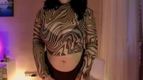 my inst   love inside 17 online show from 12-19-24, 12:12