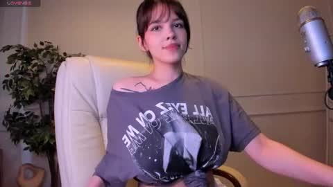 Snapshot of adalyn_glow chatting on 06-27-26, 04:34 Adalyn online show from 06-27-26, 04:34