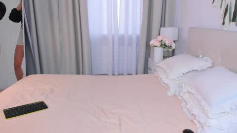 Snapshot of adam__youn chatting on 06-02-26, 12:40 Adam online show from 06-02-26, 12:40
