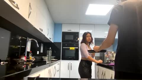 Snapshot of adam_and_abby_ chatting on 12-27-24, 09:32 adam and abby online show from 12-27-24, 09:32