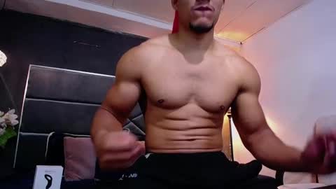 adam_fit19cm online show from 10-18-25, 01:56