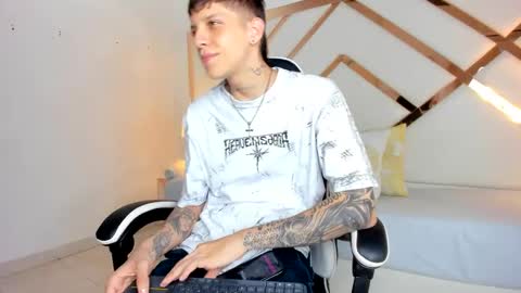 Snapshot of adam_hard_ chatting on 09-16-25, 07:15 Adam online show from 09-16-25, 07:15