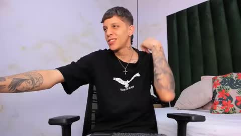 Snapshot of adam_hard_ chatting on 09-18-25, 08:33 Adam online show from 09-18-25, 08:33