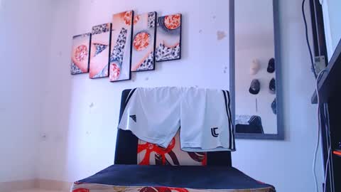 Snapshot of adam_hot11 chatting on 01-08-25, 04:33 adam hot11 online show from 01-08-25, 04:33