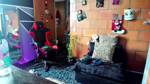 Snapshot of adam_valencia chatting on 12-19-24, 04:57 Adam Valencia online show from 12-19-24, 04:57