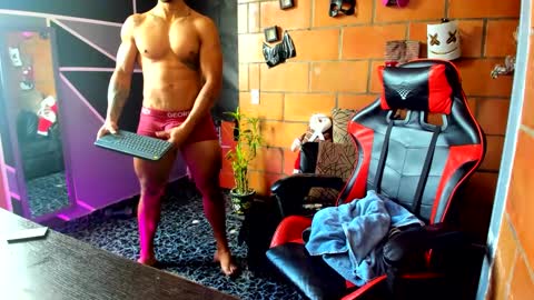 Snapshot of adam_valencia chatting on 12-22-24, 04:38 Adam Valencia online show from 12-22-24, 04:38