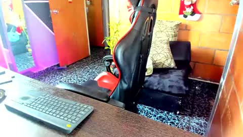 Snapshot of adam_valencia chatting on 12-27-24, 05:26 Adam Valencia online show from 12-27-24, 05:26