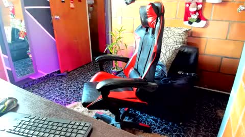 Snapshot of adam_valencia chatting on 12-28-24, 03:04 Adam Valencia online show from 12-28-24, 03:04