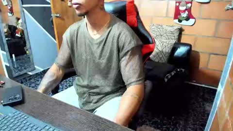 Snapshot of adam_valencia chatting on 12-29-24, 03:44 Adam Valencia online show from 12-29-24, 03:44