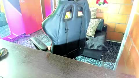 Snapshot of adam_valencia chatting on 01-04-25, 09:09 Adam Valencia online show from 01-04-25, 09:09