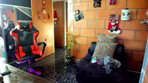 Snapshot of adam_valencia chatting on 01-06-25, 09:32 Adam Valencia online show from 01-06-25, 09:32