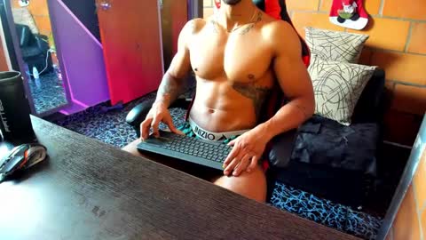 Snapshot of adam_valencia chatting on 01-08-25, 04:33 Adam Valencia online show from 01-08-25, 04:33