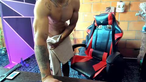 Snapshot of adam_valencia chatting on 01-27-25, 02:13 Adam Valencia online show from 01-27-25, 02:13