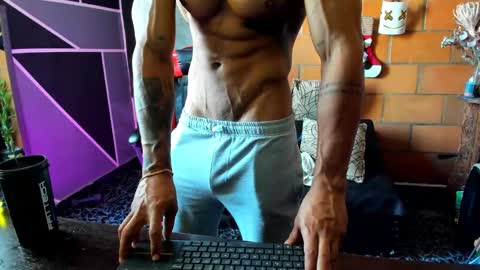 Snapshot of adam_valencia chatting on 01-29-25, 03:04 Adam Valencia online show from 01-29-25, 03:04